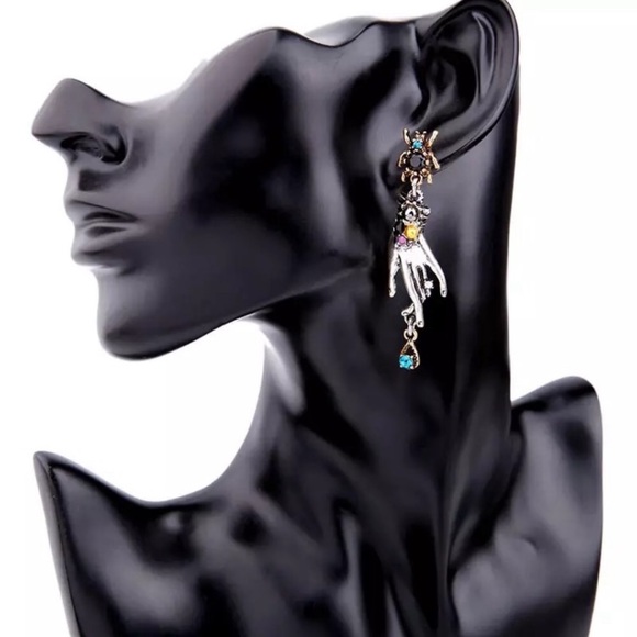 Spider Earrings With Dangling Hands - Picture 8 of 8